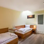 Restauracja Tawerna Gliwice - Duzy Parking Gratis Отель 2*