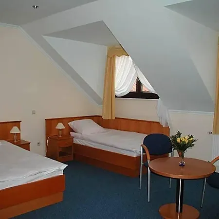 Restauracja Tawerna Gliwice - Duzy Parking Gratis Hotel
