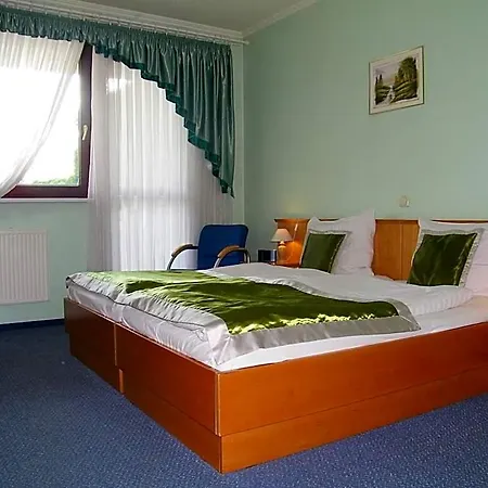 Restauracja Tawerna Gliwice - Duzy Parking Gratis Hotel Niewiesze