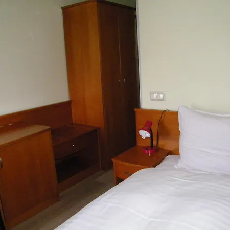 ホテル Restauracja Tawerna Gliwice 2*