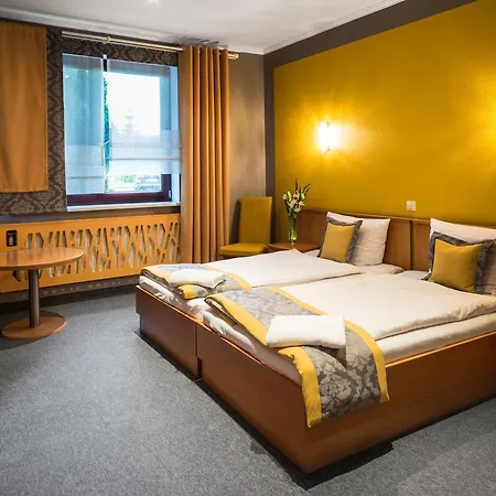 Restauracja Tawerna Gliwice - Duzy Parking Gratis 酒店 Niewiesze