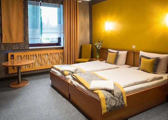 Restauracja Tawerna Gliwice - Duzy Parking Gratis ホテル Niewiesze